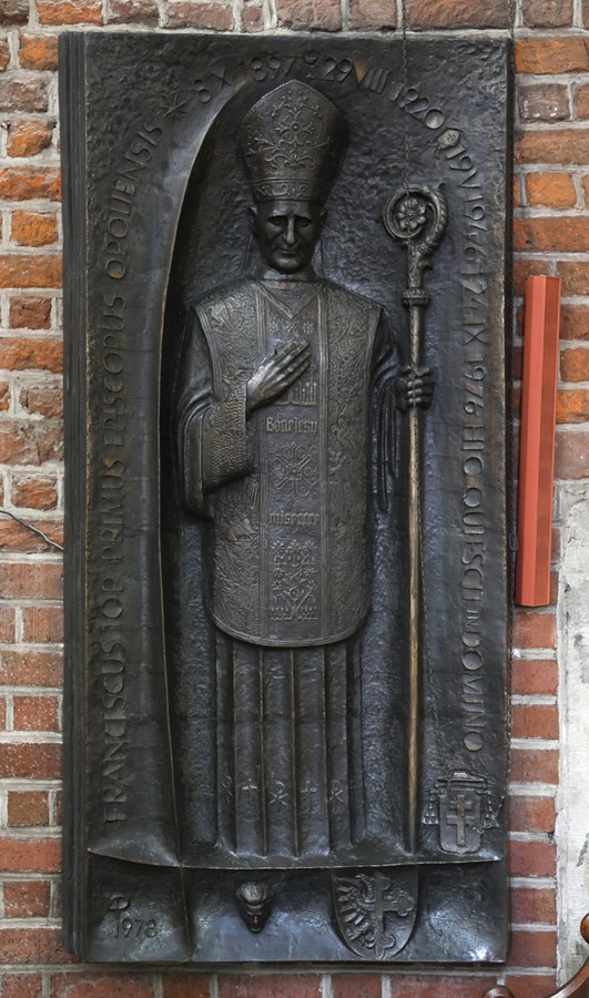Krypta i epitafium biskupa Franciszka Jopa